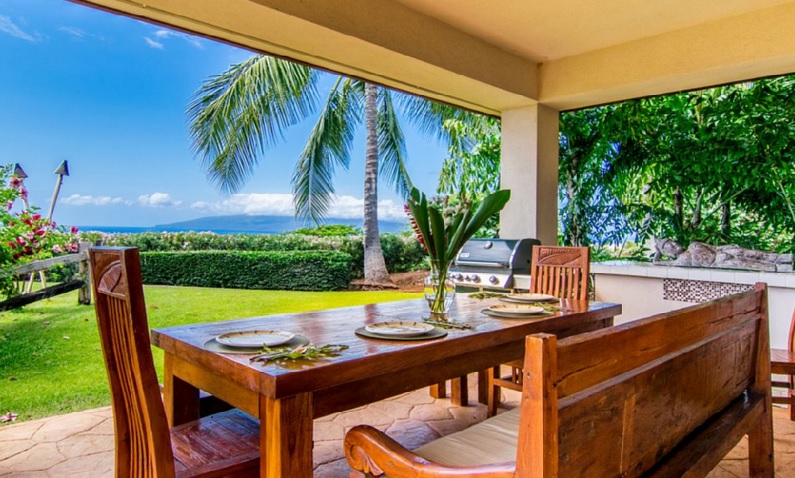 Misty Rose - Picnic Table - Maui Vacation Home