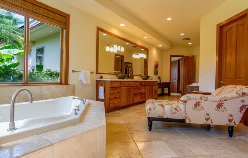 Misty Rose - Master Bathroom Chaise - Maui Vacation Home