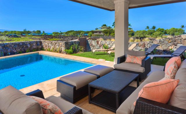 Beach Elegance - Pool and patio chairs - Hawaii Vacation Home