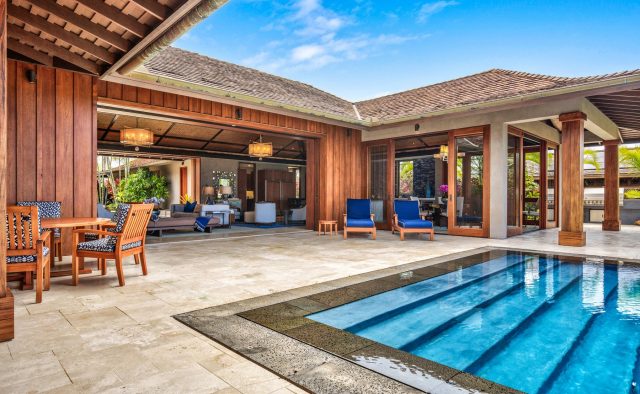 Endlessly - Pool and large patio sliding doors - Hawaii Vacation Home