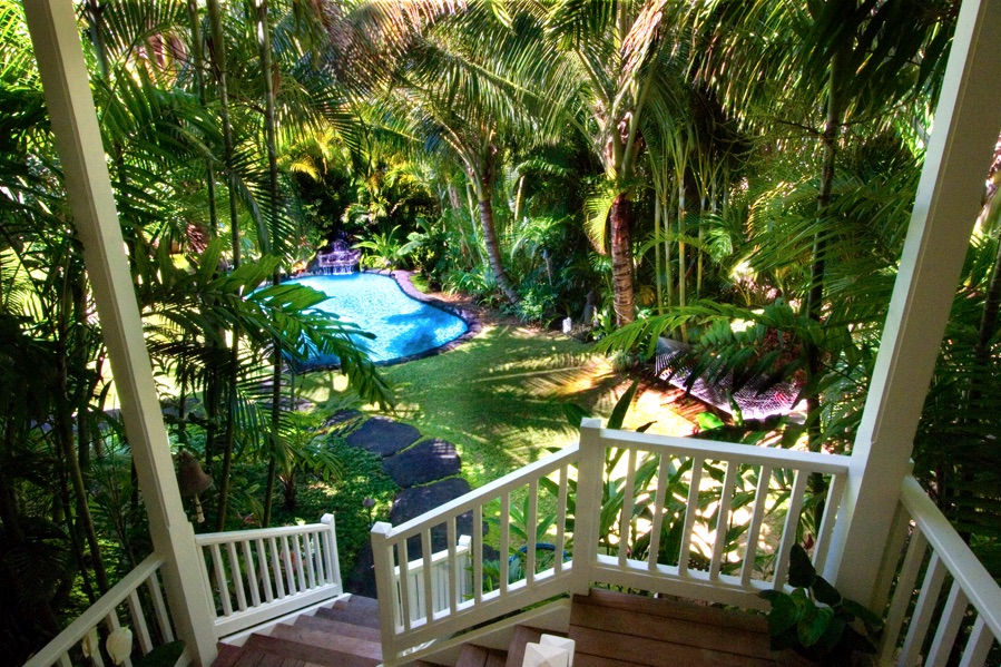 Beach Terrace - Green Backyard - Hawaii Vacation Home