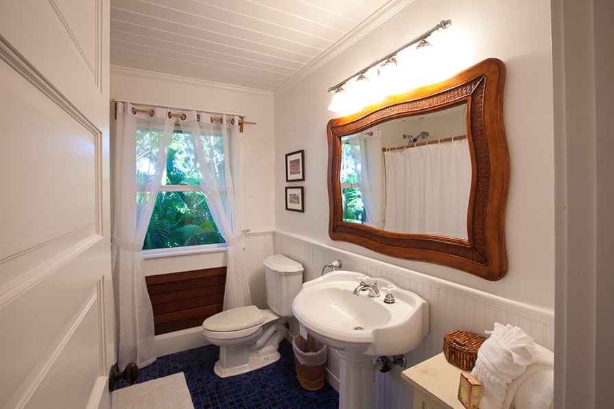 Beach Terrace - Bathroom - Hawaii Vacation Home