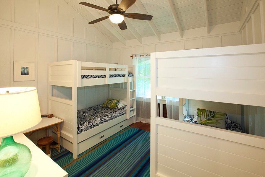 Beach Terrace - Bunk Room - Hawaii Vacation Home