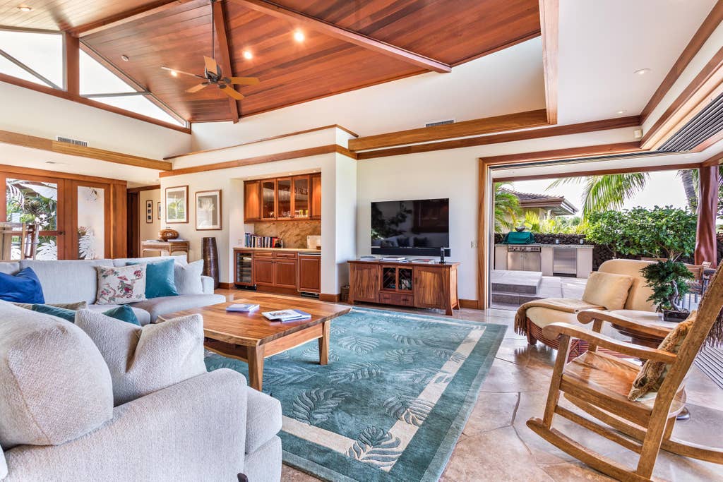 Hualalai Pakui - Living area and TV - Hawaii Vacation Home