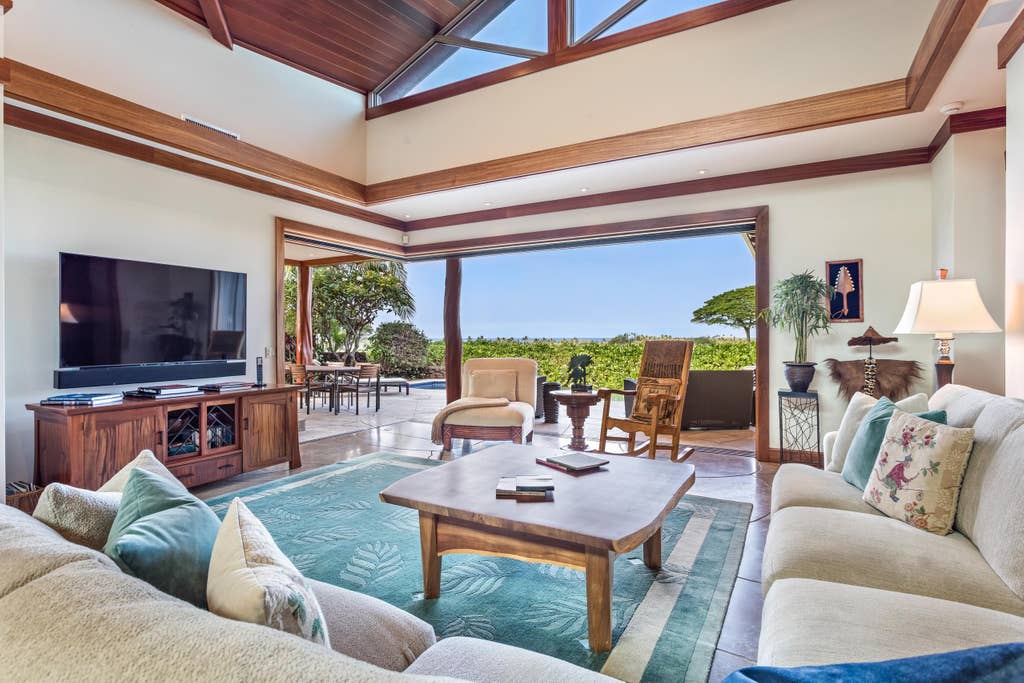 Hualalai Pakui - Living area with wonderful views - Hawaii Vacation Home