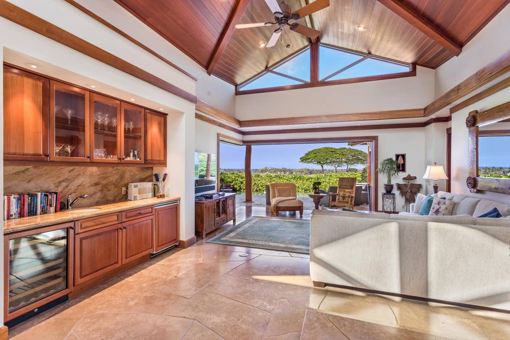 Hualalai Pakui - Living area with kitchenette - Hawaii Vacation Home