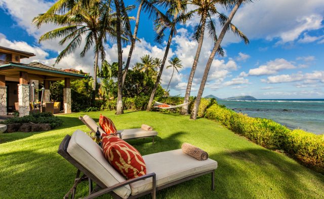 Honeyed Jade Luxury Home Rental - Backyard - Hawaii Hideaways