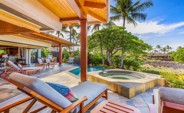 Maluhia Hale - Pool and lounge chairs - Hawaii Vacation Home