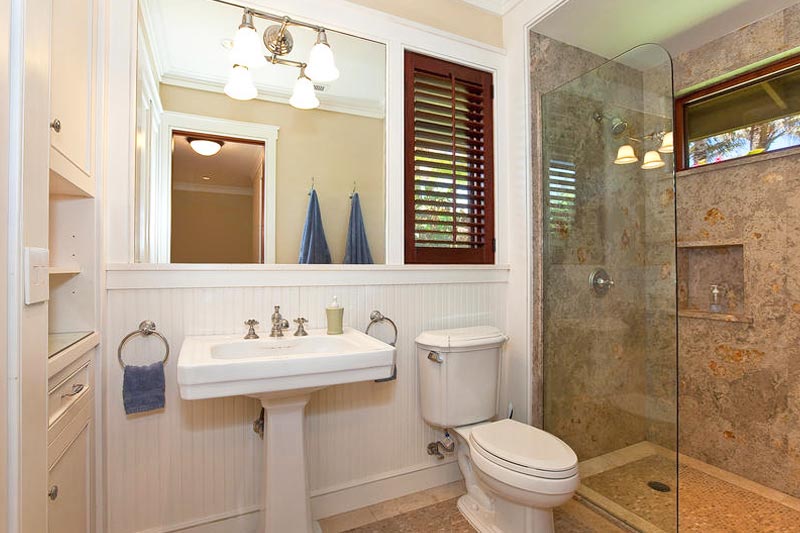 Plantation Paradise Luxury Home Rental - Bathroom - Hawaii Hideaways 3