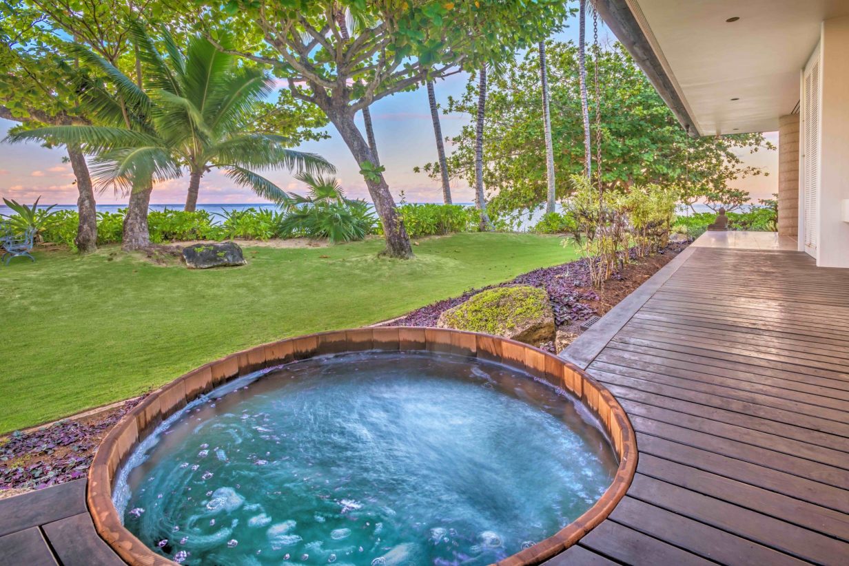Simply Anini - Outdoor Hot tub - Hawaiian Luxury Vacation Home