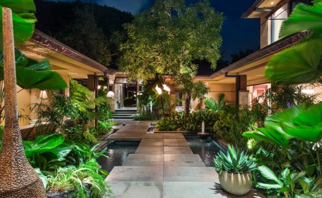 Honeyed Jade Luxury Home Rental - Backyard - Hawaii Hideaways