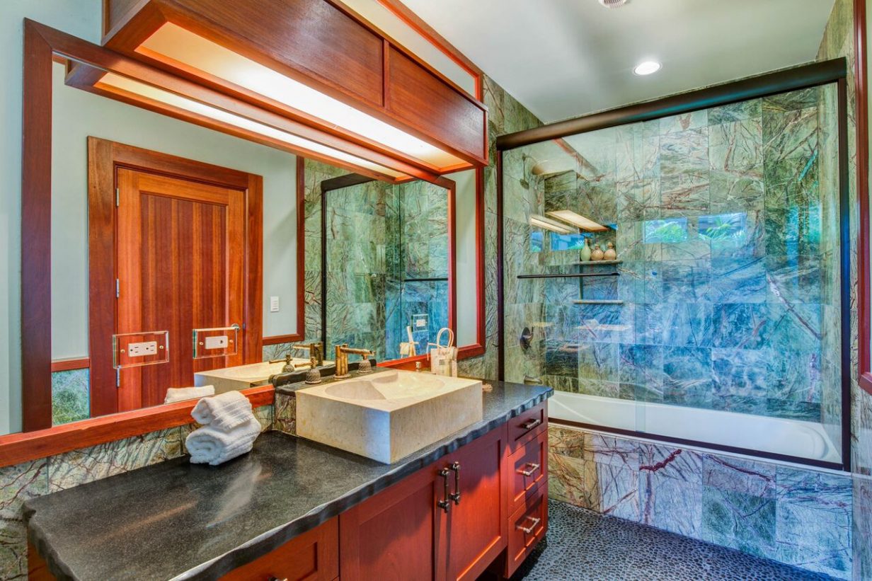 Cobalt Sky - Bathroom - Hawaii Vacation Home