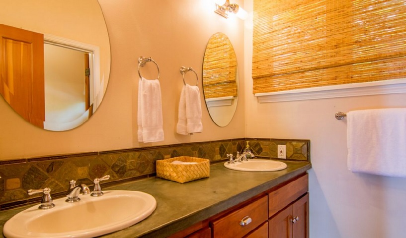 Misty Rose - Cottage Bathroom - Maui Vacation Home