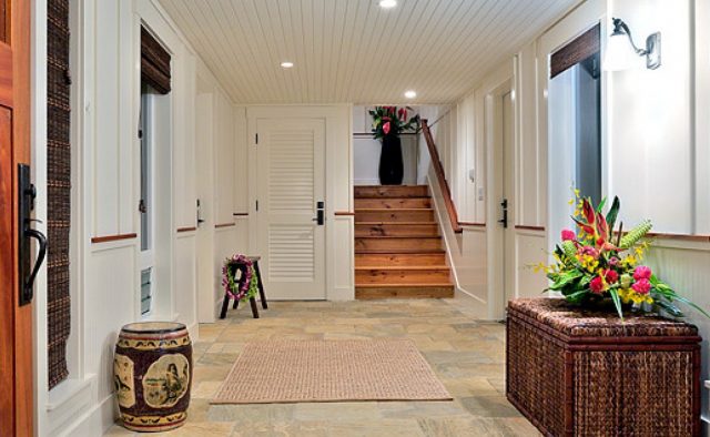 Beach Slippers - Entry to home - Hawaii Vacation Home