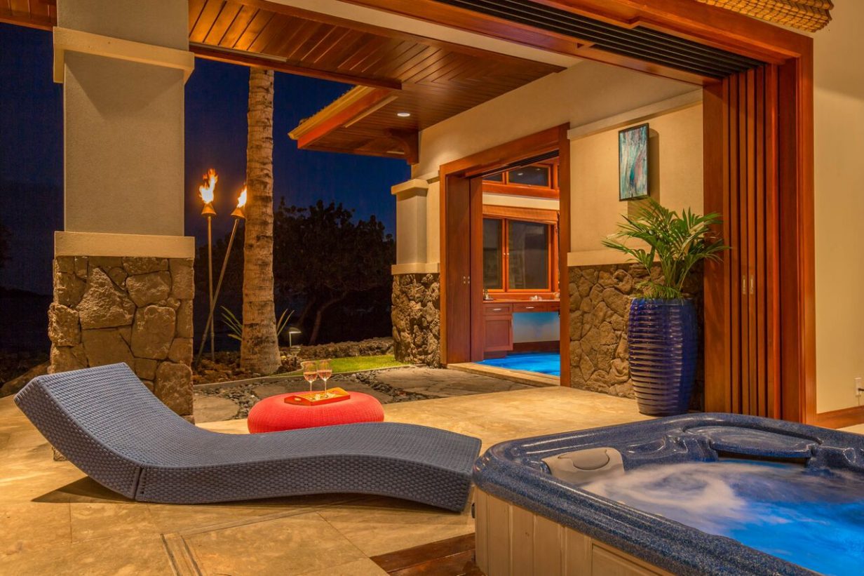 Cobalt Sky - Jacuzzi and tanning chair - Hawaii Vacation Home