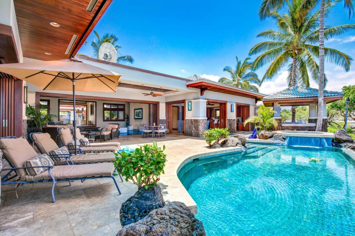 Cobalt Sky - Backyard with pool - Hawaii Vacation Home
