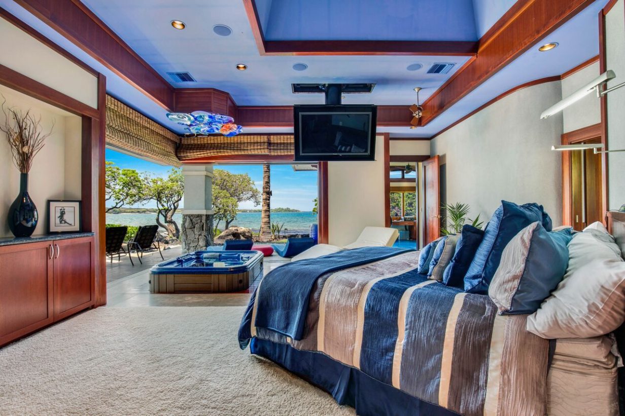 Cobalt Sky - Master Bedroom - Hawaii Vacation Home
