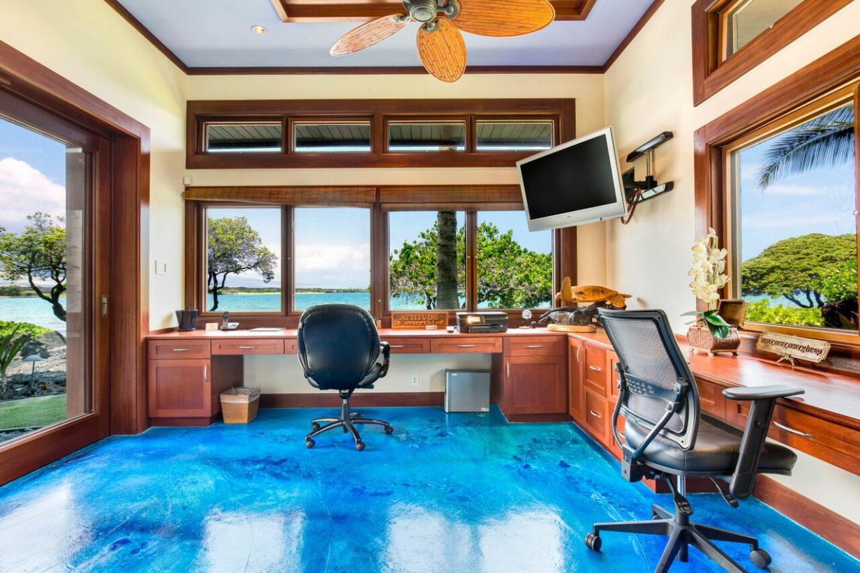 Cobalt Sky - Office with ocean View - Hawaii Vacation Home