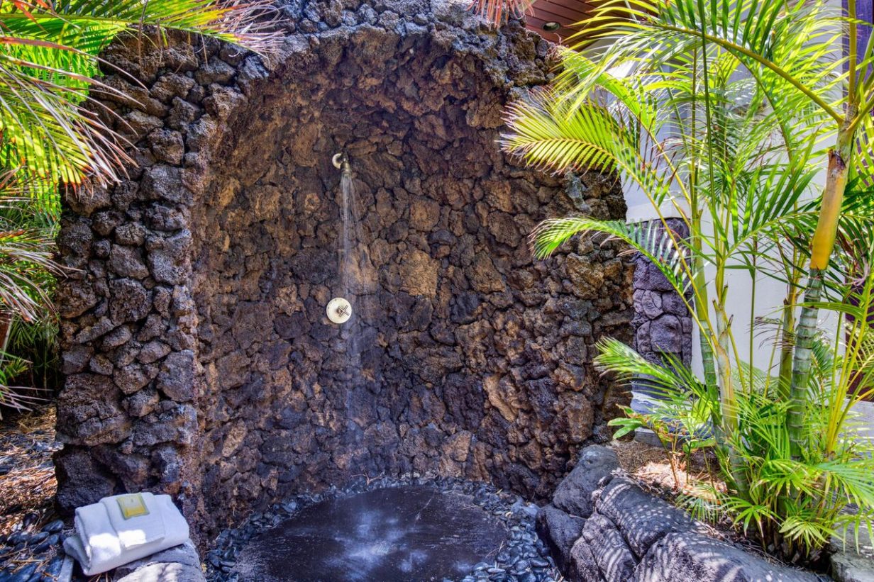 Cobalt Sky - Outdoor Shower - Hawaii Vacation Home