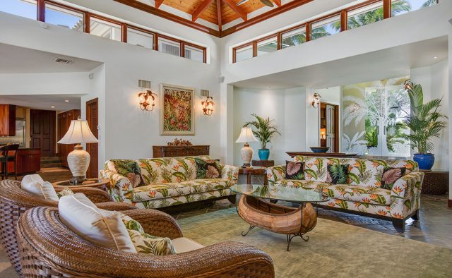Sun Ray - Living Room - Hawaiian Luxury Vacation Home