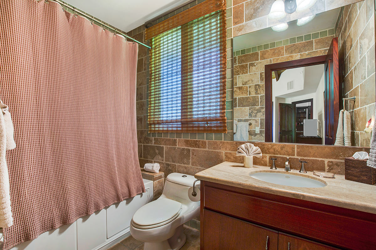 Sun Ray - Bathroom - Hawaiian Luxury Vacation Home