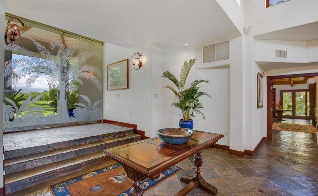 Sun Ray - Hallway - Hawaiian Luxury Vacation Home