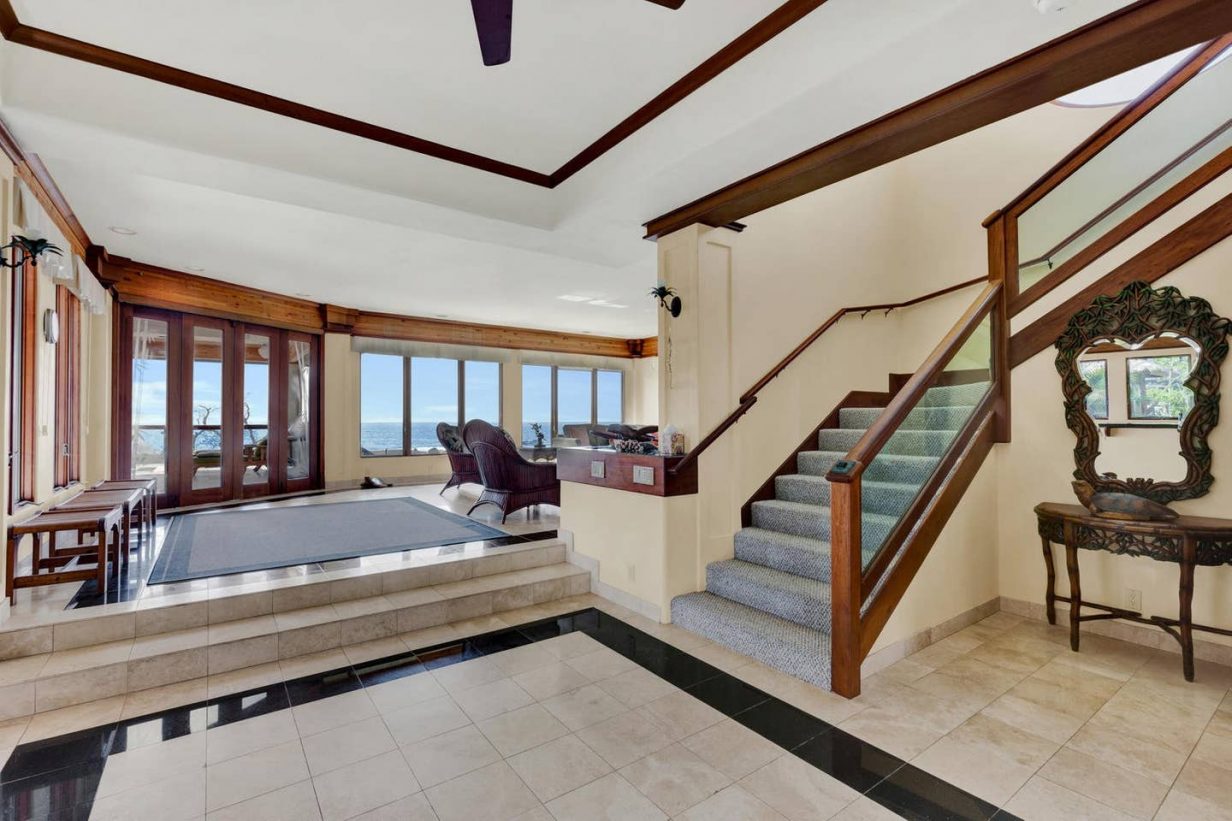 Cool Waters - Stairs and living area - Hawaii Vacation Home