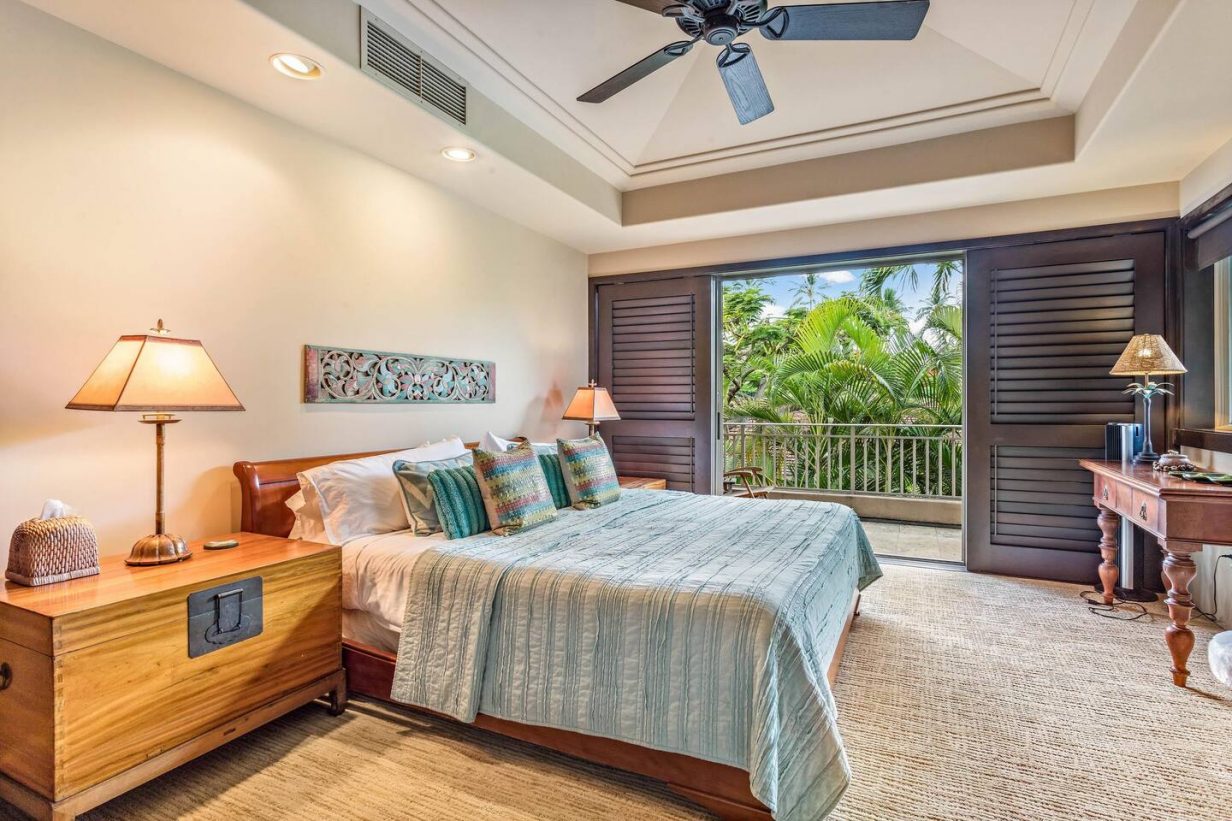 Hualalai 4202 - Bedroom 2 with balcony - Hawaii Vacation Home