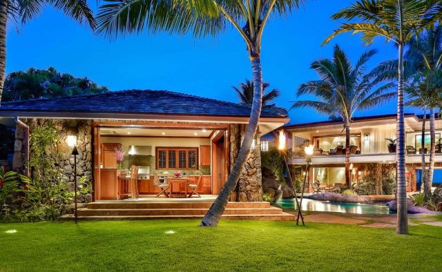 Timeless Jewel - Pool view - Kailua Vacation Home on Oahu